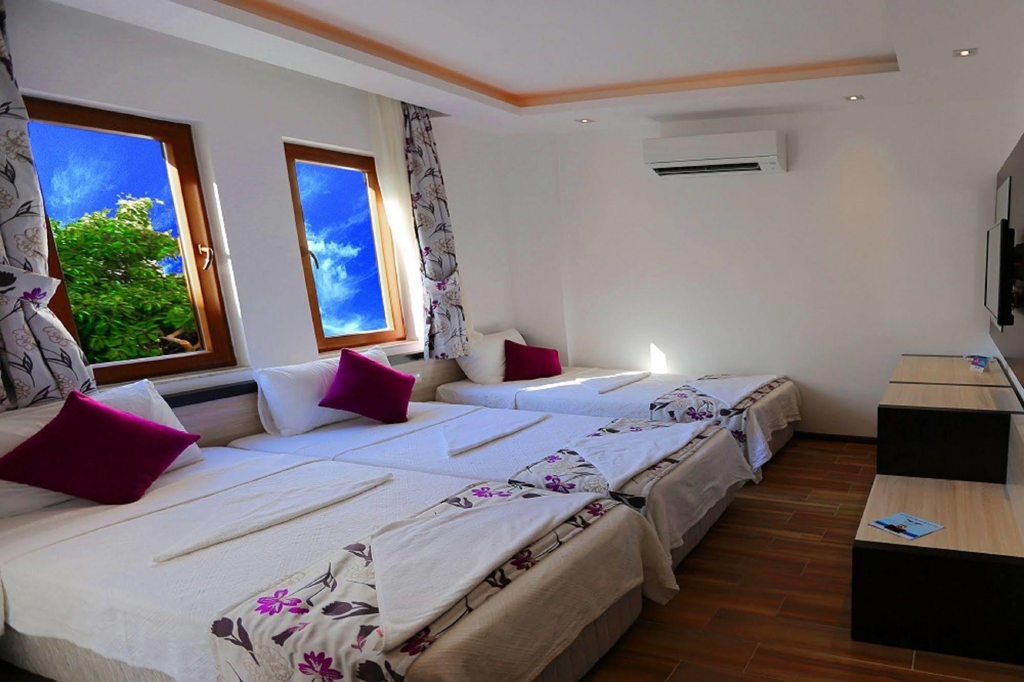 Hotel Hermes คาช ภายนอก รูปภาพ