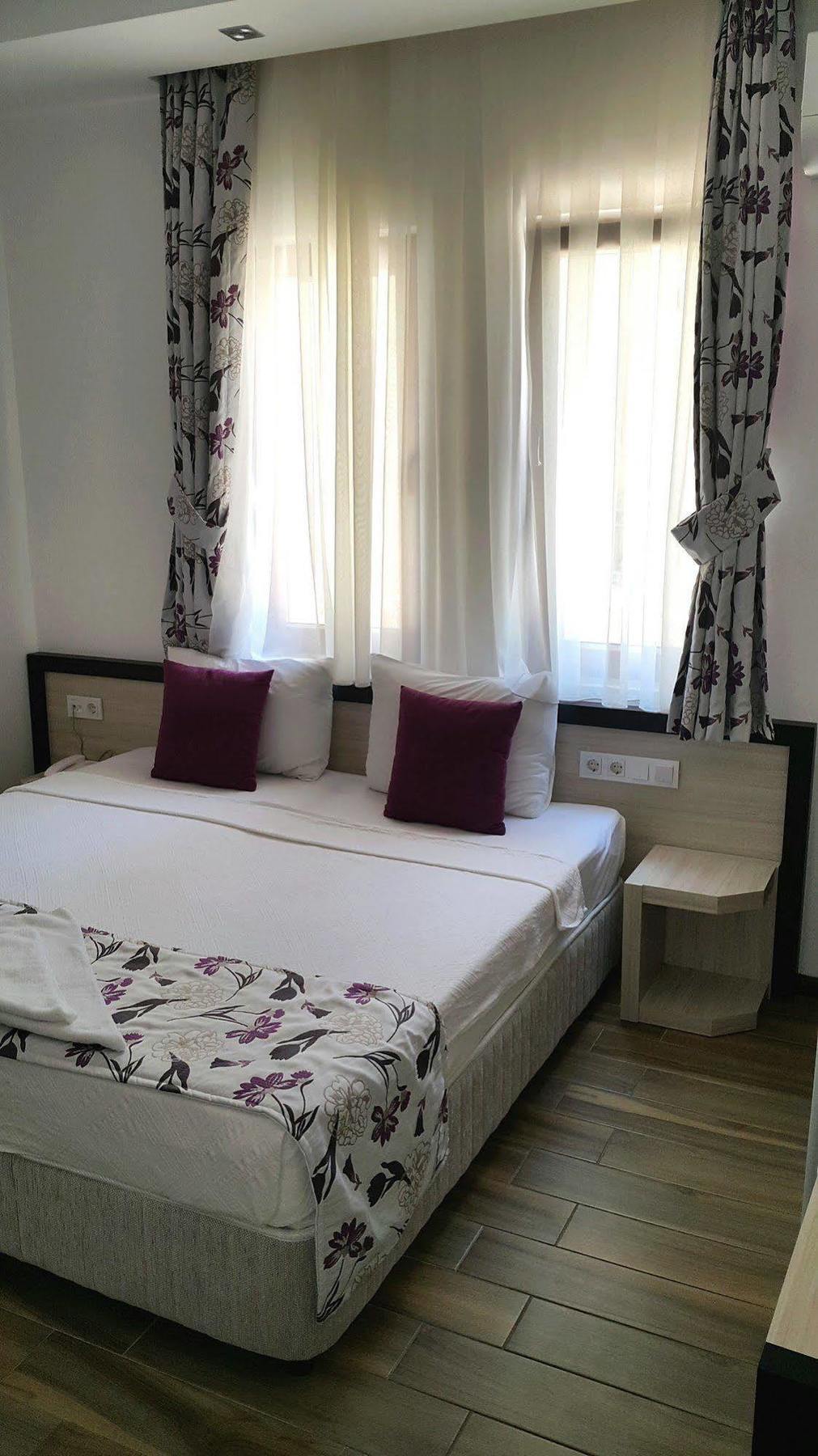 Hotel Hermes คาช ภายนอก รูปภาพ